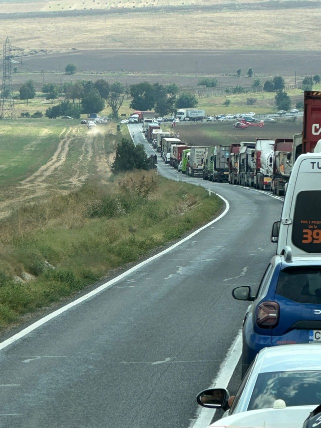 doua masini rasturnate dupa un accident rutier pe dn22 constanta tulcea 951029 doua masini rasturnate dupa un accident rutier pe dn22 constanta tulcea 951029