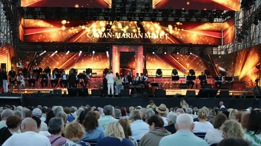 prima seara a festivalului national al cantecului si dansului popular romanesc mamaia a adus pe scena prima seara a festivalului national al cantecului si dansului popular romanesc mamaia a adus pe scena