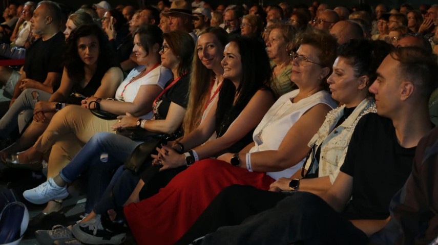 prima seara a festivalului national al cantecului si dansului popular romanesc mamaia a adus pe scena prima seara a festivalului national al cantecului si dansului popular romanesc mamaia a adus pe scena