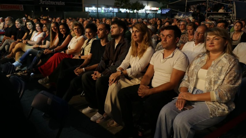 prima seara a festivalului national al cantecului si dansului popular romanesc mamaia a adus pe scena prima seara a festivalului national al cantecului si dansului popular romanesc mamaia a adus pe scena