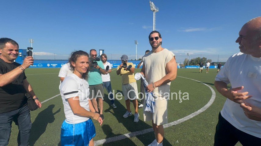 foto video actorul florian munteanu in vizita la academia hagi 951200 foto video actorul florian munteanu in vizita la academia hagi 951200