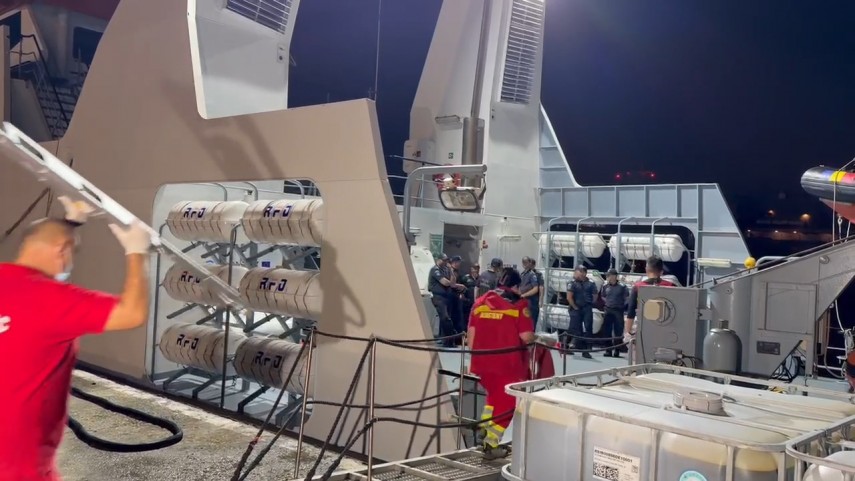 foto video imagini cu marinarii de pe progress iv adusi in port dupa naufragiu 951095 foto video imagini cu marinarii de pe progress iv adusi in port dupa naufragiu 951095