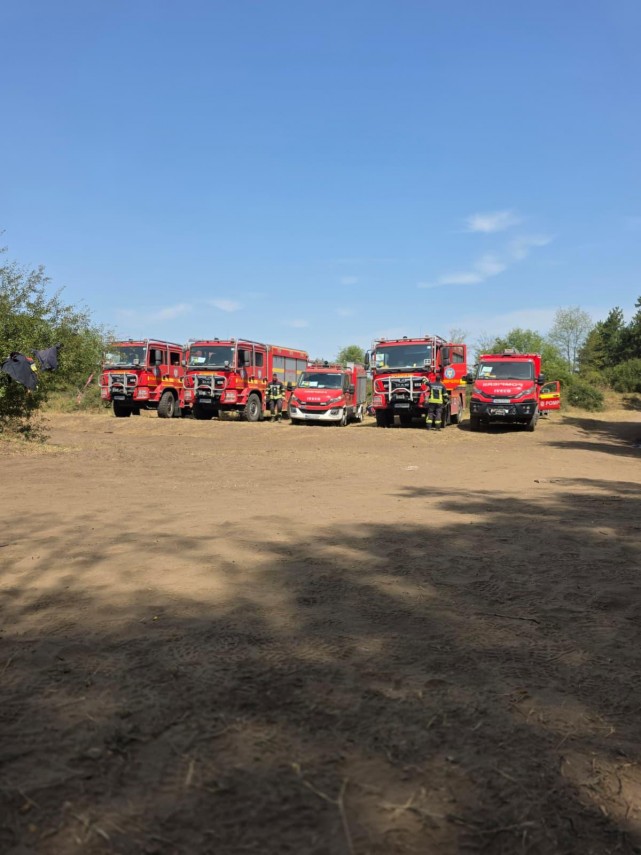 foto pompierii romani lupta cu incendiile din serbia au deschis un drum de sapte kilometri printr o zona foto pompierii romani lupta cu incendiile din serbia au deschis un drum de sapte kilometri printr o zona
