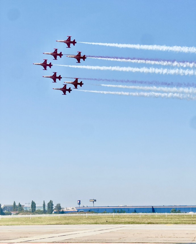 foto spectacol pe cerul capitalei bias 2026 continua pana seara cu demonstratii aeriene drone si focuri foto spectacol pe cerul capitalei bias 2026 continua pana seara cu demonstratii aeriene drone si focuri