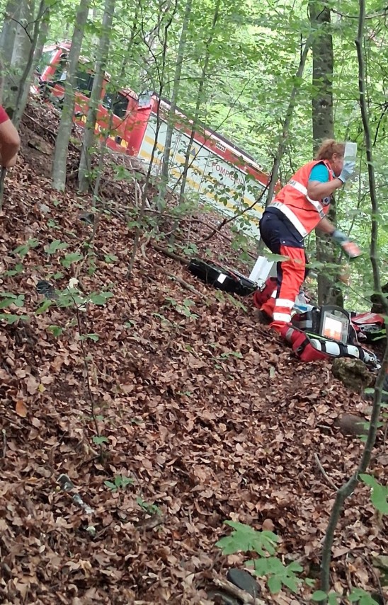 foto tragedie intre bratca si damis un motociclist a murit dupa ce a cazut intr o rapa la o adancime foto tragedie intre bratca si damis un motociclist a murit dupa ce a cazut intr o rapa la o adancime
