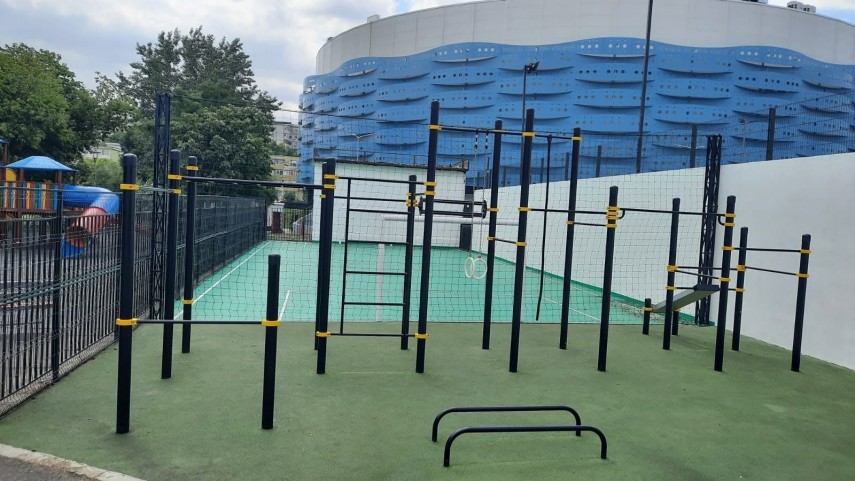 foto spatiu pentru calisthenics si mini teren de fotbal amenajate in zona strada garii autogara din tulcea foto spatiu pentru calisthenics si mini teren de fotbal amenajate in zona strada garii autogara din tulcea