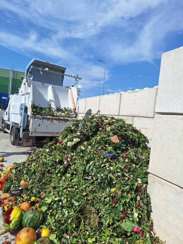 foto dominic fritz anunta un proiect pilot la timisoara resturile vegetale din piete transformate in foto dominic fritz anunta un proiect pilot la timisoara resturile vegetale din piete transformate in
