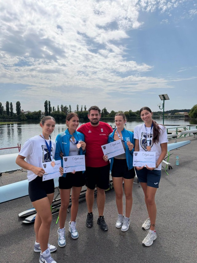 canotorii de la csm constanta pe podium la campionatul national medaliile au fost inmanate de elisabeta canotorii de la csm constanta pe podium la campionatul national medaliile au fost inmanate de elisabeta