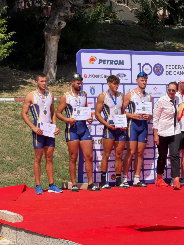 canotorii de la csm constanta pe podium la campionatul national medaliile au fost inmanate de elisabeta canotorii de la csm constanta pe podium la campionatul national medaliile au fost inmanate de elisabeta