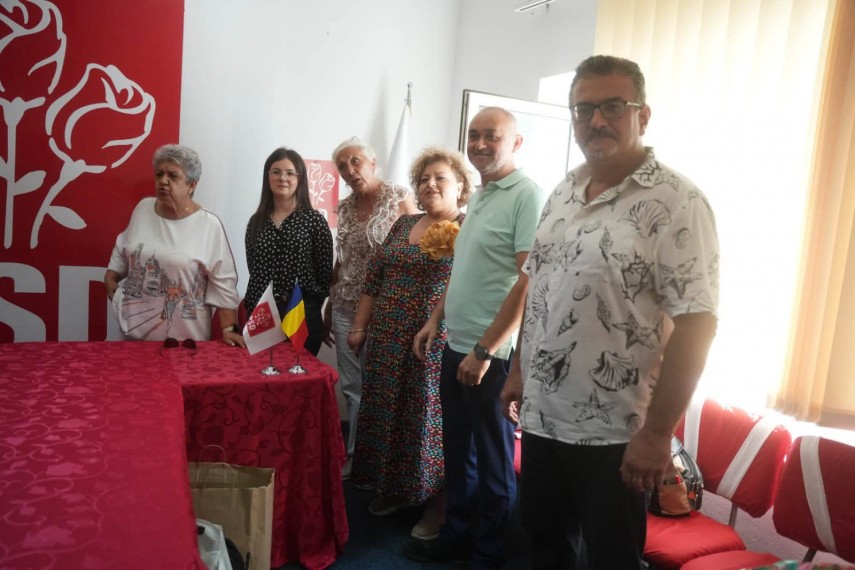 foto 15 copii au primit tot ceea ce le este necesar pentru noul an scolar din partea psd si tsd cumpana foto 15 copii au primit tot ceea ce le este necesar pentru noul an scolar din partea psd si tsd cumpana