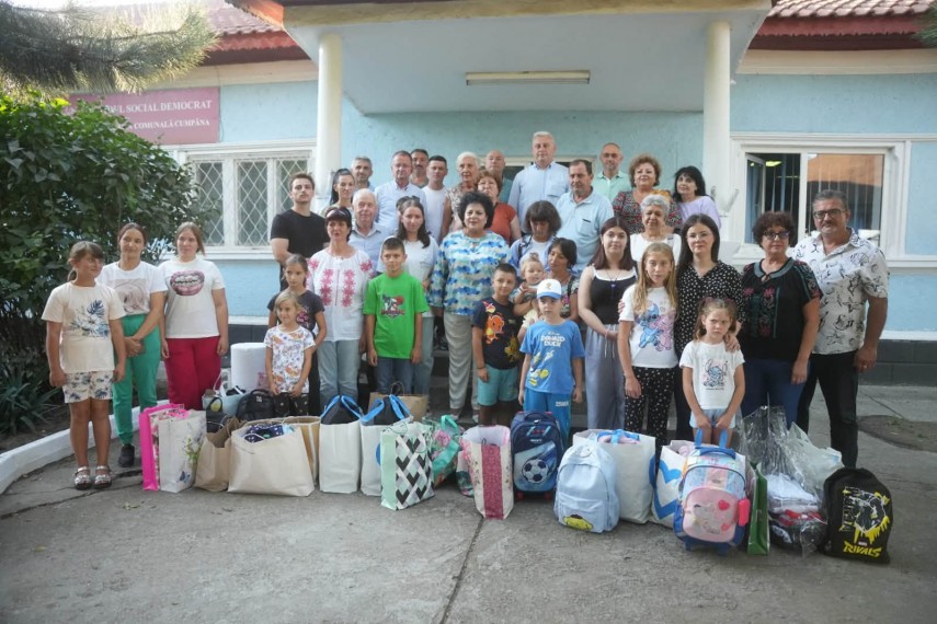 foto 15 copii au primit tot ceea ce le este necesar pentru noul an scolar din partea psd si tsd cumpana foto 15 copii au primit tot ceea ce le este necesar pentru noul an scolar din partea psd si tsd cumpana
