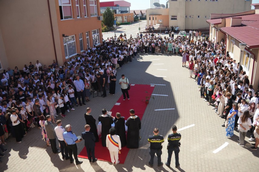 foto noul an scolar in cumpana edilul mariana gaju educatia ramane cea mai sigura temelie pe care va foto noul an scolar in cumpana edilul mariana gaju educatia ramane cea mai sigura temelie pe care va