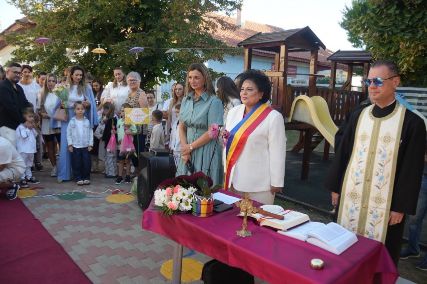 foto noul an scolar in cumpana edilul mariana gaju educatia ramane cea mai sigura temelie pe care va foto noul an scolar in cumpana edilul mariana gaju educatia ramane cea mai sigura temelie pe care va