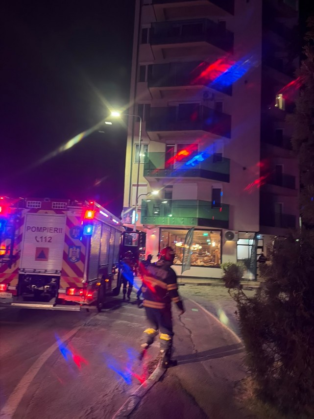 incendiu la un restaurant de pe bulevardul mamaia din constanta 952418 incendiu la un restaurant de pe bulevardul mamaia din constanta 952418