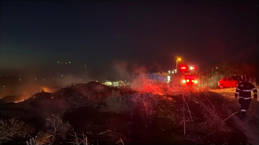 foto incendiu in apropierea localitatii somova judetul tulcea flacarile ameninta locuintele din apropiere foto incendiu in apropierea localitatii somova judetul tulcea flacarile ameninta locuintele din apropiere