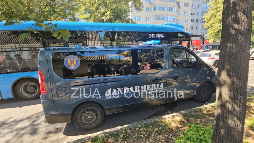 au inceput evacuarile la biserica izvorul tamaduirii obiectele de cult sunt scoase din biserica ridicata au inceput evacuarile la biserica izvorul tamaduirii obiectele de cult sunt scoase din biserica ridicata