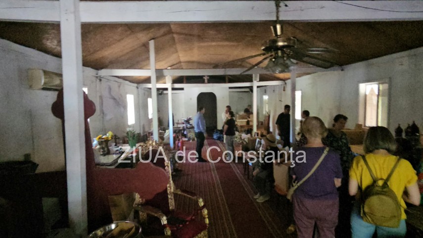 au inceput evacuarile la biserica izvorul tamaduirii obiectele de cult sunt scoase din biserica ridicata au inceput evacuarile la biserica izvorul tamaduirii obiectele de cult sunt scoase din biserica ridicata