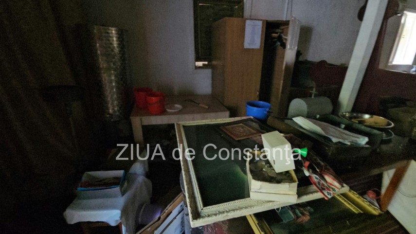 au inceput evacuarile la biserica izvorul tamaduirii obiectele de cult sunt scoase din biserica ridicata au inceput evacuarile la biserica izvorul tamaduirii obiectele de cult sunt scoase din biserica ridicata
