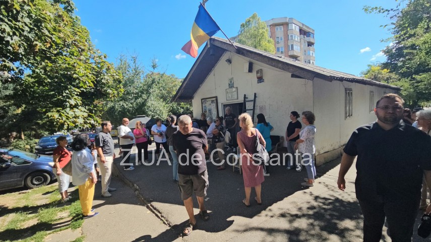 au inceput evacuarile la biserica izvorul tamaduirii obiectele de cult sunt scoase din biserica ridicata au inceput evacuarile la biserica izvorul tamaduirii obiectele de cult sunt scoase din biserica ridicata