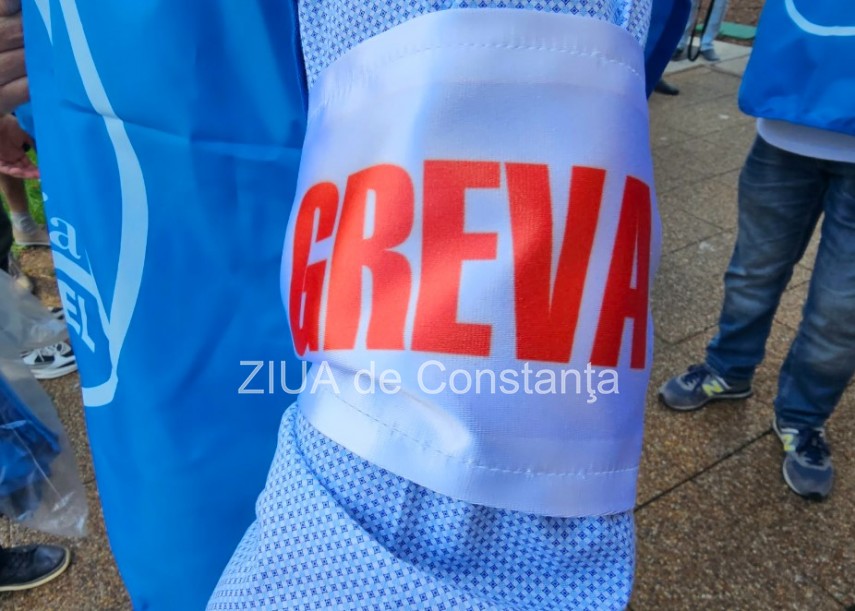FOTO+VIDEO: Angajatii de la Oil Terminal SA in greva de avertisment 