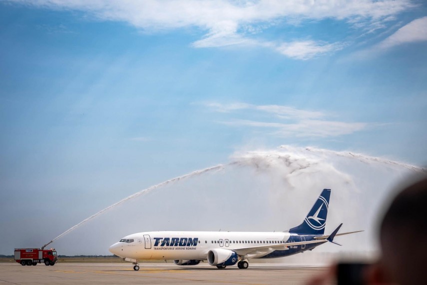 foto noua aeronava tarom a decolat radu miruta anunta un nou inceput pentru compania aeriana nationala foto noua aeronava tarom a decolat radu miruta anunta un nou inceput pentru compania aeriana nationala