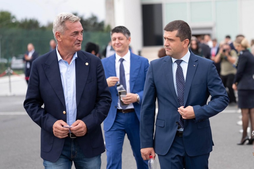 foto noua aeronava tarom a decolat radu miruta anunta un nou inceput pentru compania aeriana nationala foto noua aeronava tarom a decolat radu miruta anunta un nou inceput pentru compania aeriana nationala