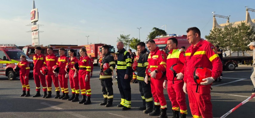 foto exercitiu demonstrativ de descarcerare organizat de isu dobrogea cu prilejul zilei pompierilor din foto exercitiu demonstrativ de descarcerare organizat de isu dobrogea cu prilejul zilei pompierilor din