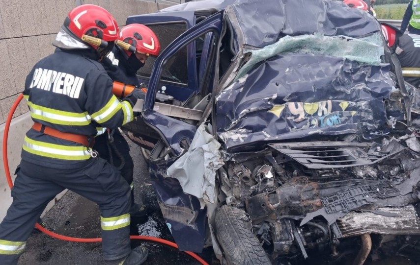 FOTO: Doua persoane decedate intr-un accident rutier in judetul Vaslui!  