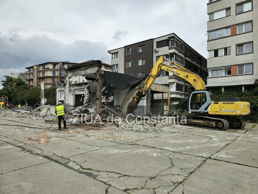foto au inceput lucrarile de demolare la fostul sediu rar din constanta terenul de pe strada eliberarii foto au inceput lucrarile de demolare la fostul sediu rar din constanta terenul de pe strada eliberarii
