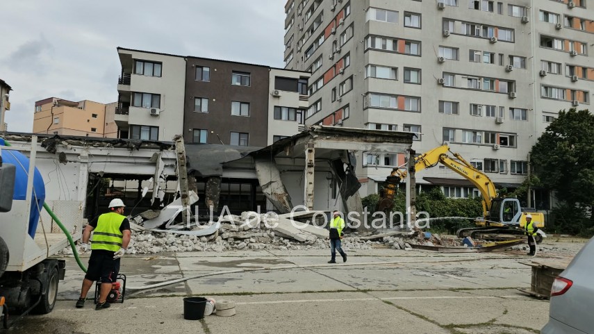 foto au inceput lucrarile de demolare la fostul sediu rar din constanta terenul de pe strada eliberarii foto au inceput lucrarile de demolare la fostul sediu rar din constanta terenul de pe strada eliberarii