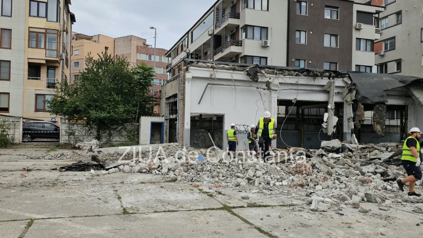 foto au inceput lucrarile de demolare la fostul sediu rar din constanta terenul de pe strada eliberarii foto au inceput lucrarile de demolare la fostul sediu rar din constanta terenul de pe strada eliberarii