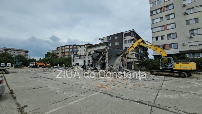 foto au inceput lucrarile de demolare la fostul sediu rar din constanta terenul de pe strada eliberarii foto au inceput lucrarile de demolare la fostul sediu rar din constanta terenul de pe strada eliberarii