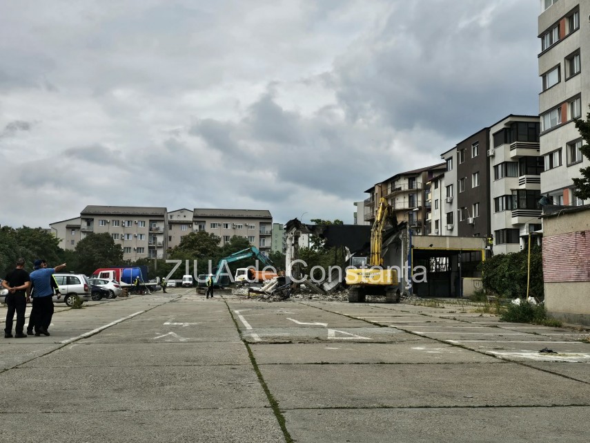 foto au inceput lucrarile de demolare la fostul sediu rar din constanta terenul de pe strada eliberarii foto au inceput lucrarile de demolare la fostul sediu rar din constanta terenul de pe strada eliberarii