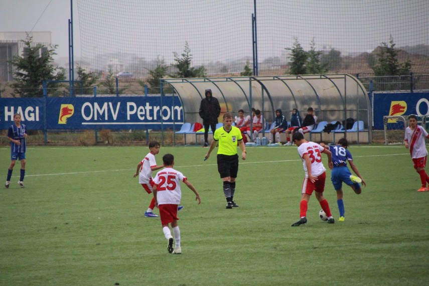 constanta darius nedelcu a jucat fotbal la academia hagi iar acum imparte dreptatea pe teren creste frumos constanta darius nedelcu a jucat fotbal la academia hagi iar acum imparte dreptatea pe teren creste frumos