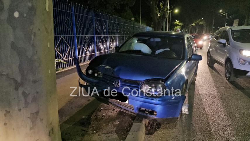 accident rutier in constanta un autoturism a intrat intr un stalp de electricitate 953477 accident rutier in constanta un autoturism a intrat intr un stalp de electricitate 953477