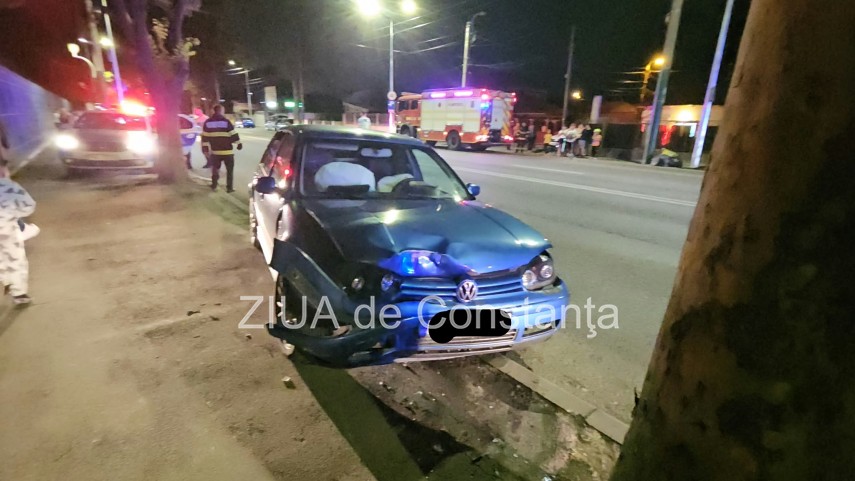 accident rutier in constanta un autoturism a intrat intr un stalp de electricitate 953477 accident rutier in constanta un autoturism a intrat intr un stalp de electricitate 953477