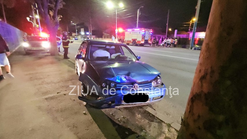 accident rutier in constanta un autoturism a intrat intr un stalp de electricitate 953477 accident rutier in constanta un autoturism a intrat intr un stalp de electricitate 953477