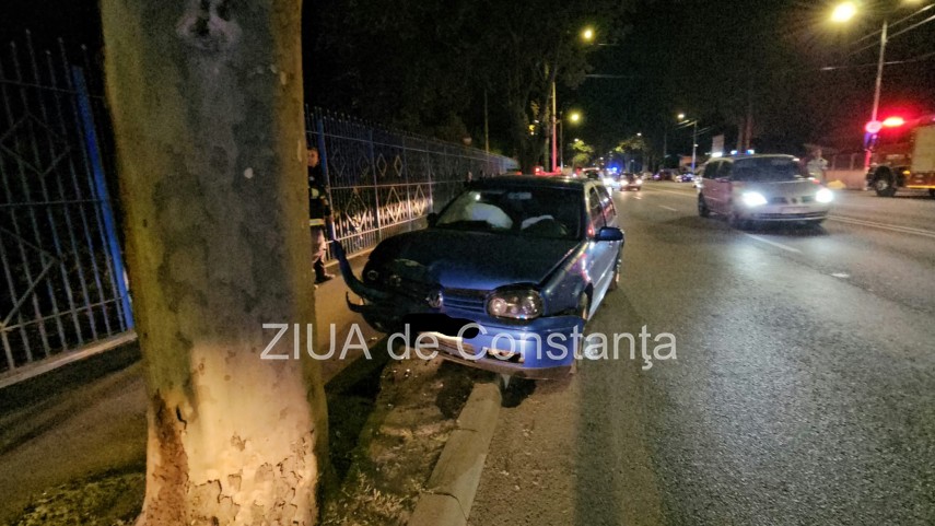 accident rutier in constanta un autoturism a intrat intr un stalp de electricitate 953477 accident rutier in constanta un autoturism a intrat intr un stalp de electricitate 953477