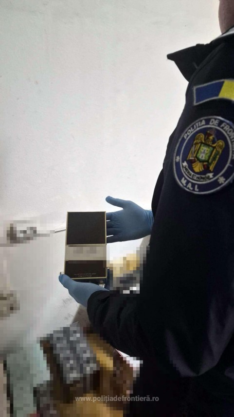 foto captura de 2 5 milioane de lei in actiuni tip blitz peste 9 000 de produse contrafacute descoperite foto captura de 2 5 milioane de lei in actiuni tip blitz peste 9 000 de produse contrafacute descoperite