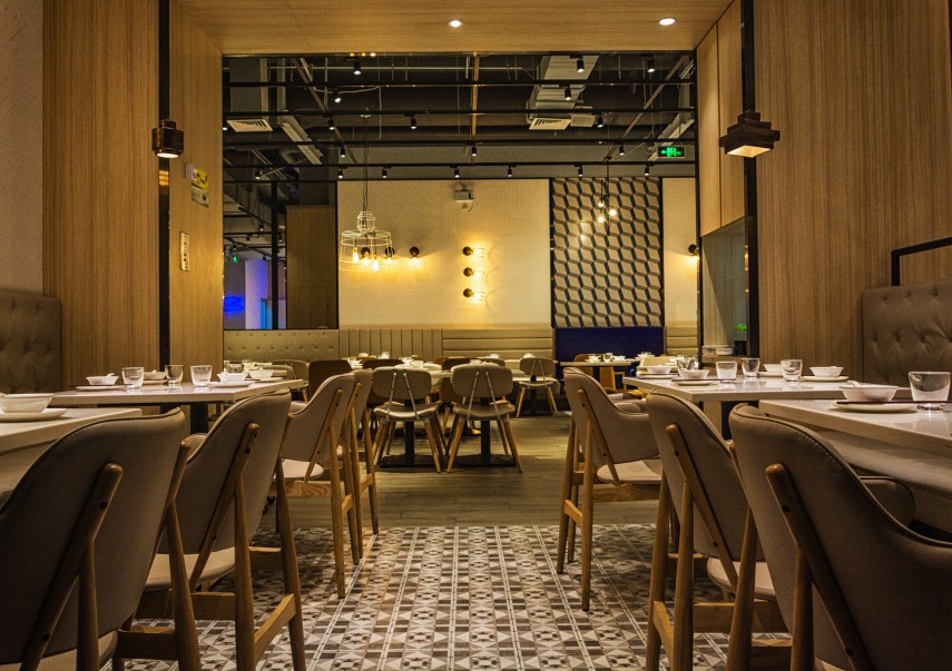 Romania se uita cu ingrijorare spre Ungaria, unde restaurantele se inchid pe banda rulanta: La noi, clientii ajung sa imparta apa si felul principal 