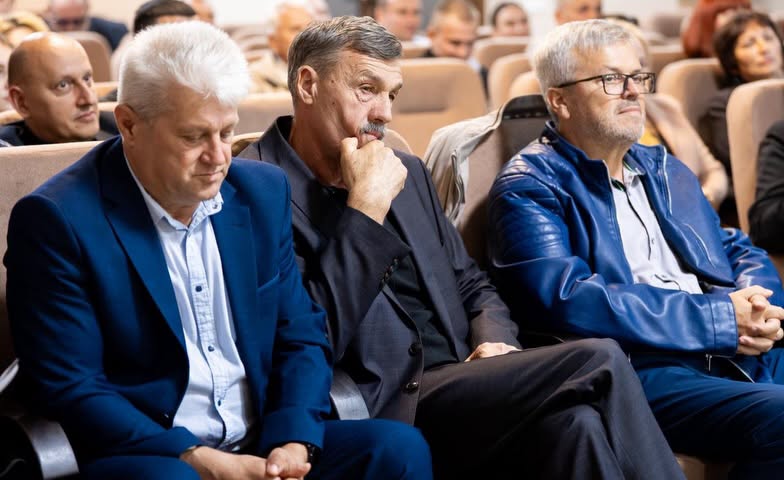 foto nicusor dan intalnire cu romanii din transcarpatia apararea drepturilor si intereselor comunitatilor foto nicusor dan intalnire cu romanii din transcarpatia apararea drepturilor si intereselor comunitatilor