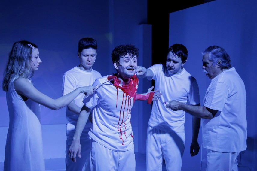 foto incendii spectacol despre razboi trauma si adevar pe scena teatrului de stat constanta 953623 foto incendii spectacol despre razboi trauma si adevar pe scena teatrului de stat constanta 953623