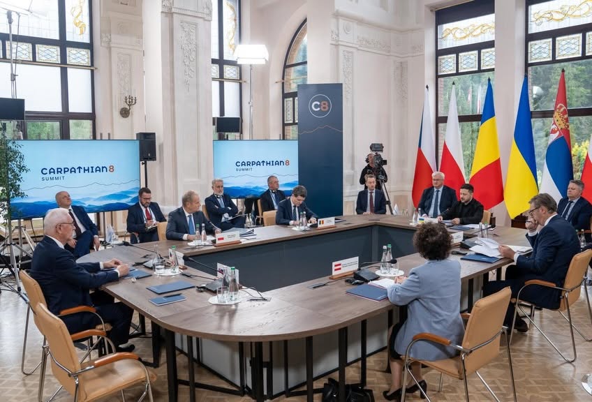 foto presedintele nicusor dan la primul summit al initiativei pentru integrarea carpatica in ucraina foto presedintele nicusor dan la primul summit al initiativei pentru integrarea carpatica in ucraina
