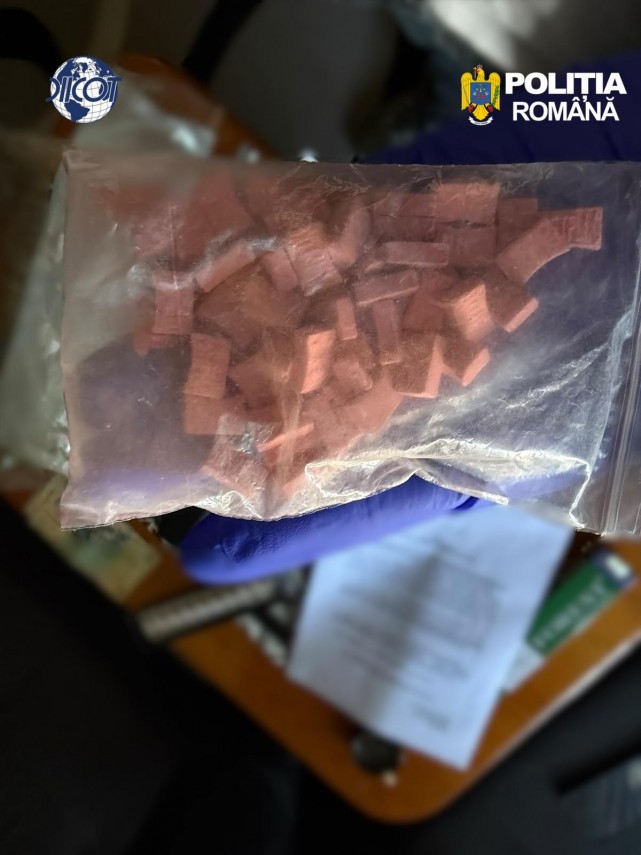 trei indivizi suspectati de trafic de droguri de mare risc retinuti de procurorii diicot 953586 trei indivizi suspectati de trafic de droguri de mare risc retinuti de procurorii diicot 953586