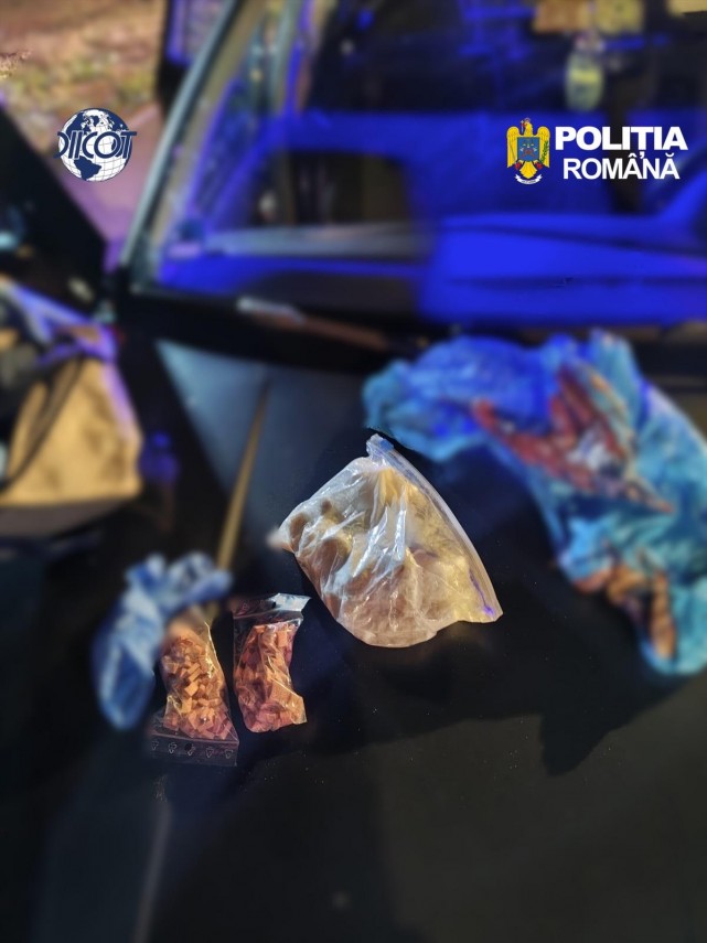 trei indivizi suspectati de trafic de droguri de mare risc retinuti de procurorii diicot 953586 trei indivizi suspectati de trafic de droguri de mare risc retinuti de procurorii diicot 953586