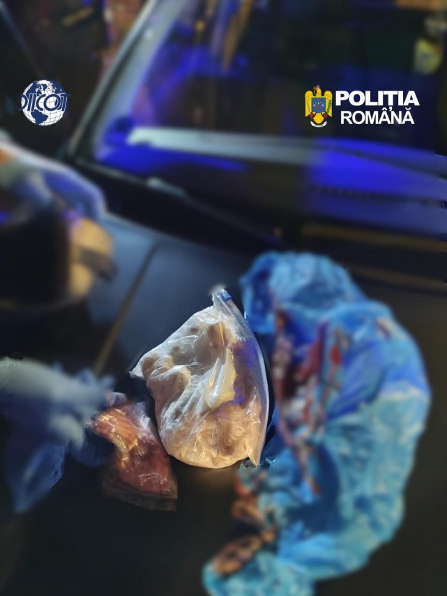 trei indivizi suspectati de trafic de droguri de mare risc retinuti de procurorii diicot 953586 trei indivizi suspectati de trafic de droguri de mare risc retinuti de procurorii diicot 953586