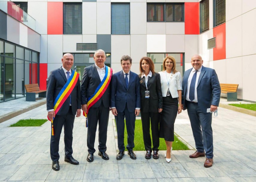 foto presedintele nicusor dan la inaugurarea spitalului clinic judetean de urgenta bistrita da romania foto presedintele nicusor dan la inaugurarea spitalului clinic judetean de urgenta bistrita da romania