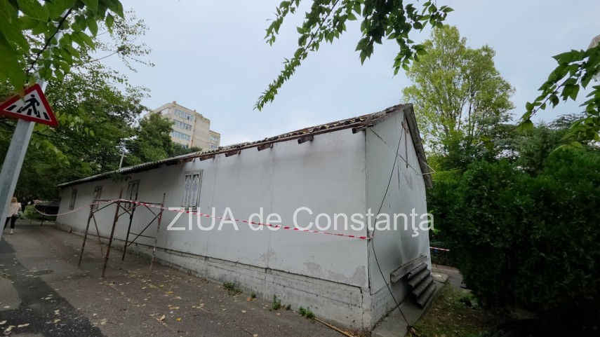 foto video au inceput lucrarile de demontare a bisericii de pe trotuar din zona macul rosu din constanta foto video au inceput lucrarile de demontare a bisericii de pe trotuar din zona macul rosu din constanta
