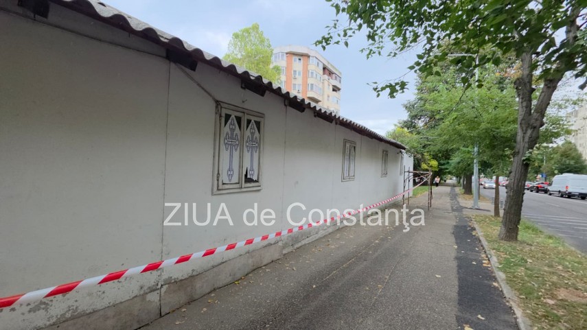 foto video au inceput lucrarile de demontare a bisericii de pe trotuar din zona macul rosu din constanta foto video au inceput lucrarile de demontare a bisericii de pe trotuar din zona macul rosu din constanta