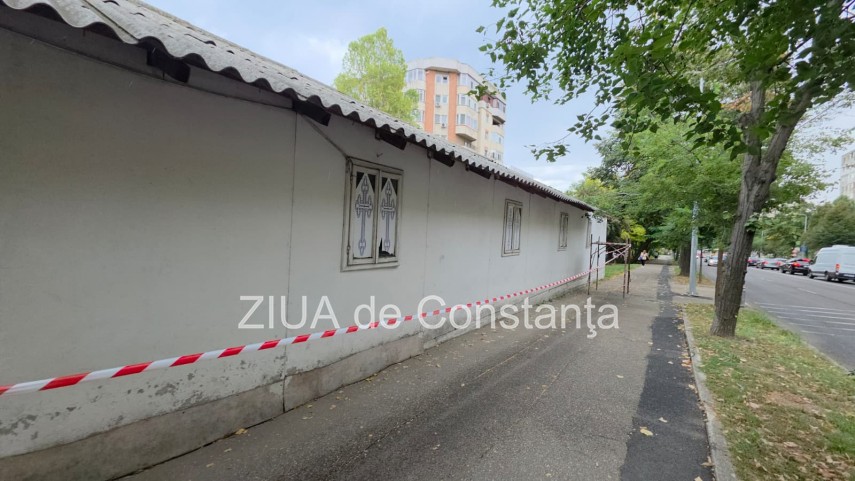 foto video au inceput lucrarile de demontare a bisericii de pe trotuar din zona macul rosu din constanta foto video au inceput lucrarile de demontare a bisericii de pe trotuar din zona macul rosu din constanta